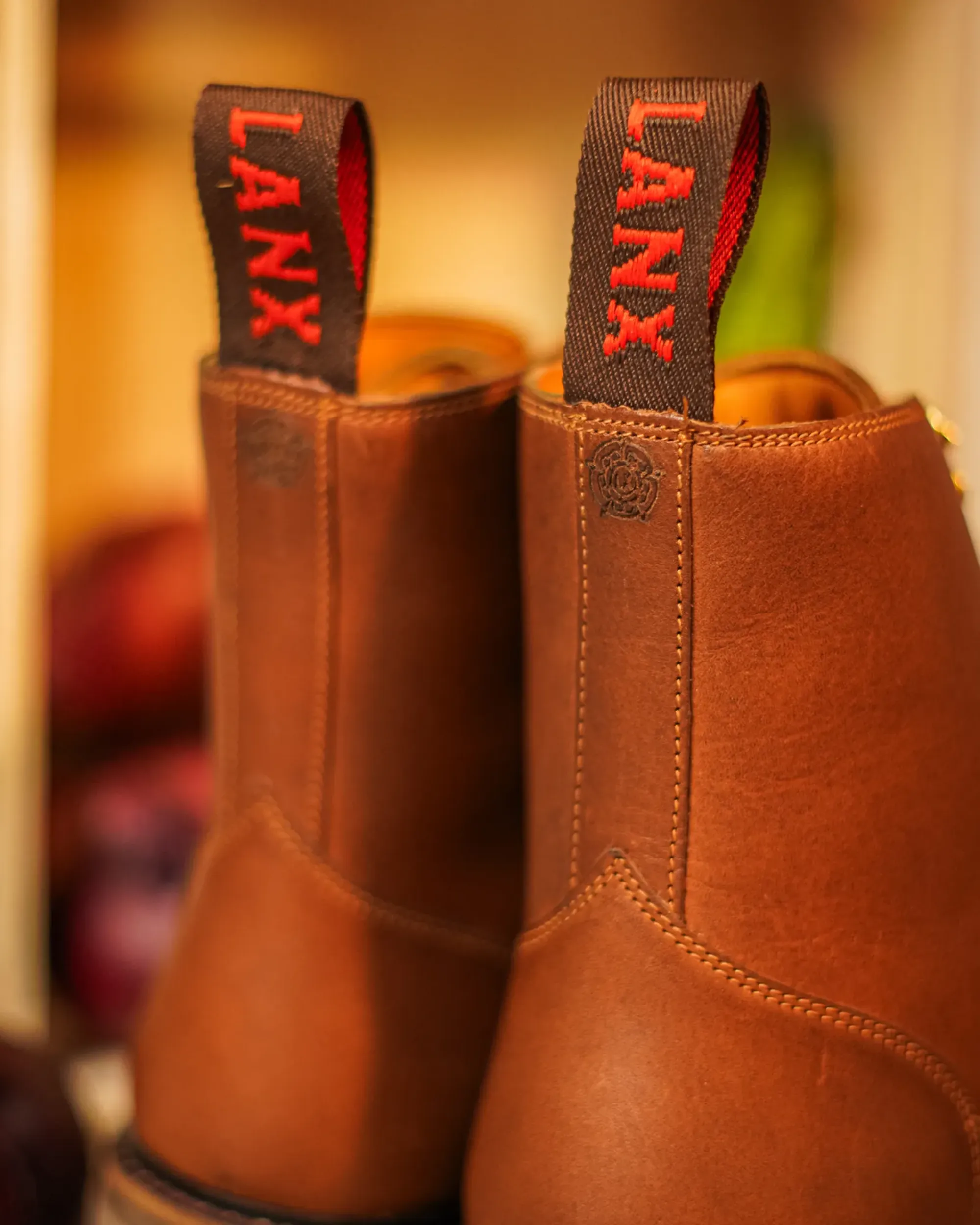 WHALLEY / CONKER DISTRESSED - Image 7
